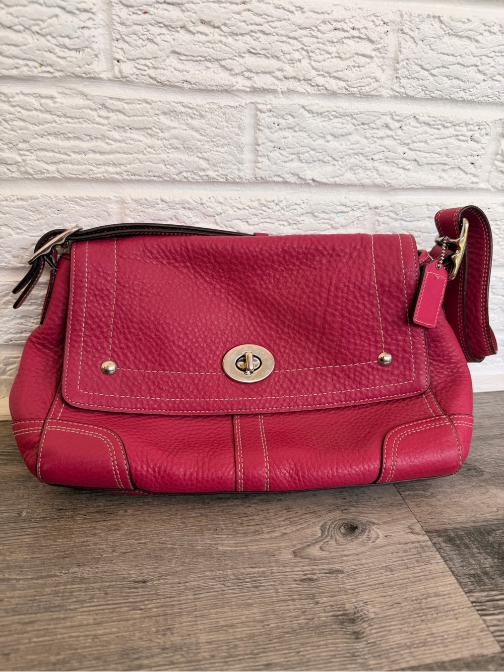 Vintage Y2K Coach Women's Leather Crossbody Bag - Raspberry Pink